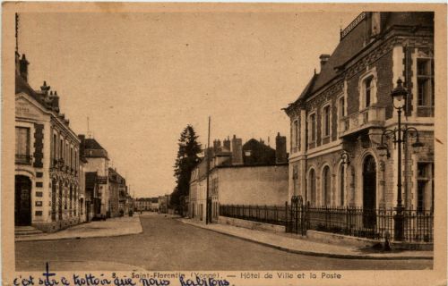 St. Florentin - Hotel de Ville et la Poste