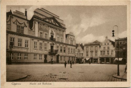 Güstrow - Markt mit Rathaus