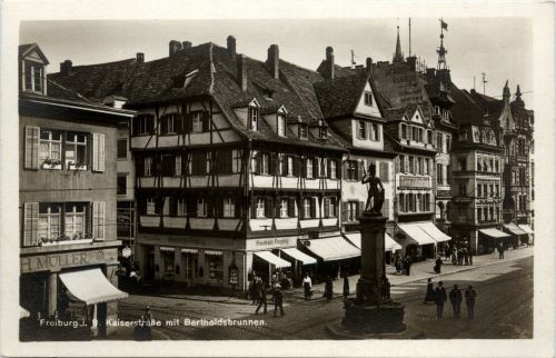 Freiburg i.Br./Baden-Württemberg - Kaiserstrasse mit Bertholdsbrunnen