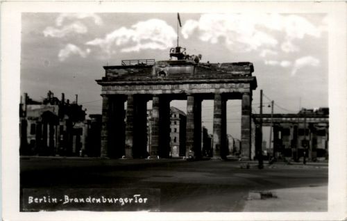 Berlin - Brandenburger Tor nach dem Krieg
