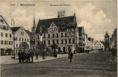 Mindelheim/Bayern/Schwaben/Unterallgäu - Marktplatz mit Rathaus