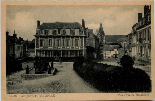 Arques-la-Bataille - Place Pierre Desceliers