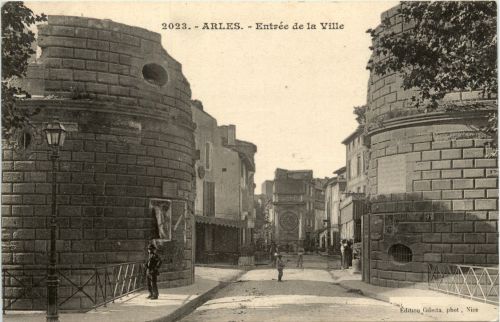 Arles - Entree de la ville