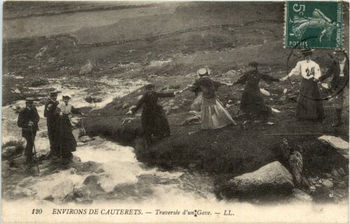Cauterets - Traversee d un Gave