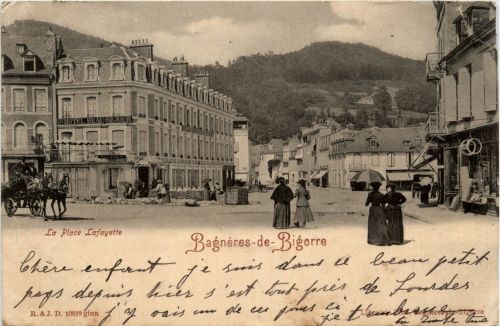 Bagneres de Bigorre - La Place Lafayette