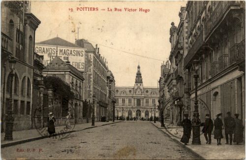 Poitiers - La Rue Victor Hugo