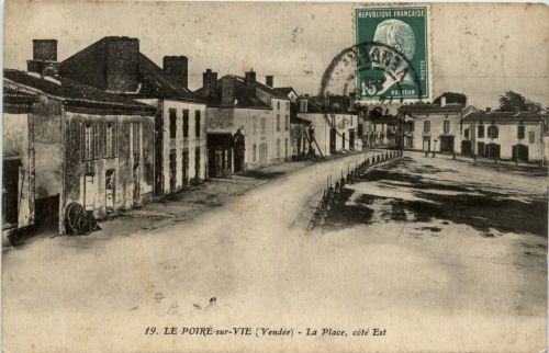 Le Poire sur Vie - La Place