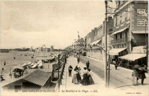 Les Sables D Olonne - Le Remblai et la Plage