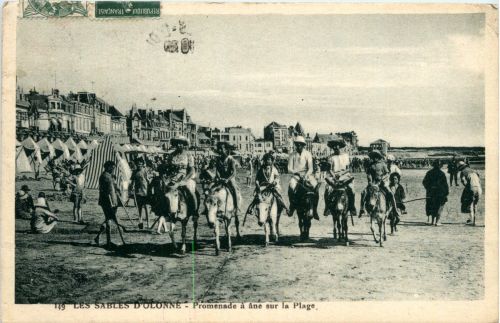 Sables D Olonne - Promenade a ane sur la Plage