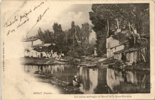Benet - Les canaux ombrages du Marais - Vendee