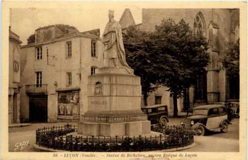 Lucon - Statue de Richelieu - Vendee
