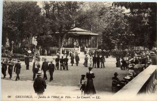 Grenoble - Jardin de l Hotel de Ville