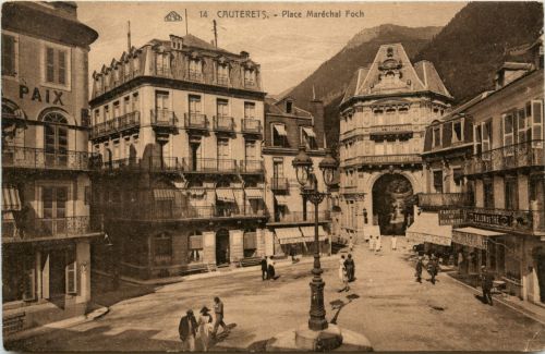 Cauterets - Place Marechal Foch - Hautes Pyrenees