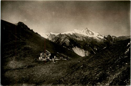 Osttirol, Matreier-Kalsertörl-Haus mit Grossglockner