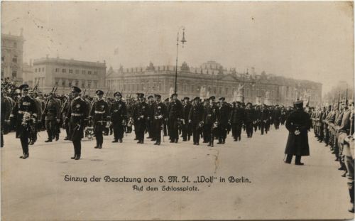 Besatzung von SMH Wolf in Berlin