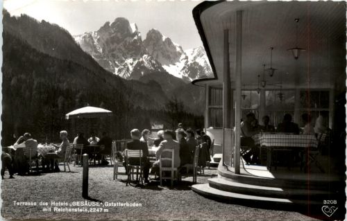 Terrasse des Hotels Gesäuse Gstatterboden mit Reichenstein