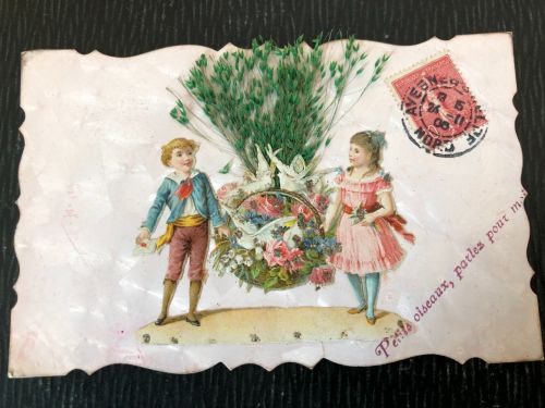 Karte mit Kindern und echten Gräsern