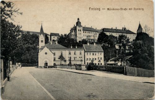 Freising, Münchner-Strasse mit domberg