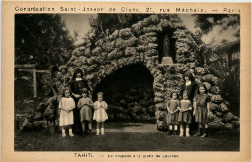 Tahiti - Le chapelet a la grotte de Lourdes