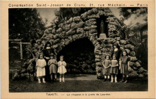 Tahiti - Le chapelet a la grotte de Lourdes