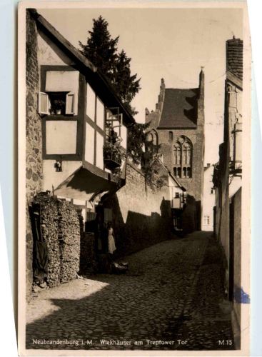 Neubrandenburg i. M., Wiekhäuser am Treptower Tor