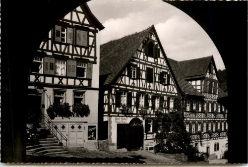 Schiltach im Schwarzwald, Blick durch den Rathausbogen