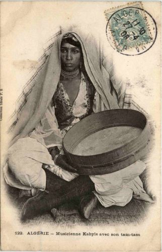Algerien sonstige, Musicienne Kabyle avec son tam-tam