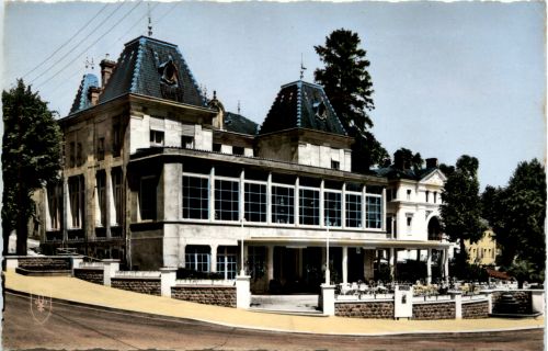 Bourbon-LÀrchambault - le Casino et lÈtablissement Thermal