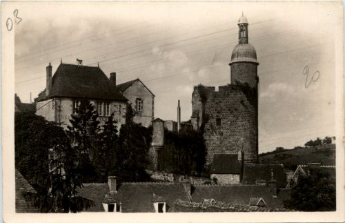 Bourbon-LÀrchambault - La Tour Quiquengrogne - Donjon du XV siecle