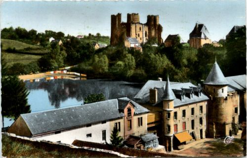 Bourbon-LÀrchambault - Chateau le Moulin et lÈtang