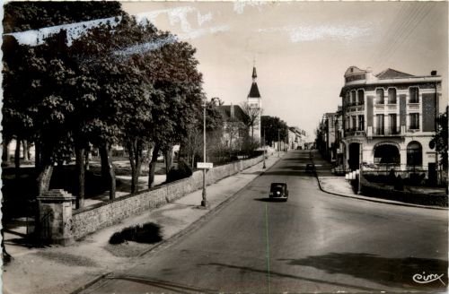 Neris-les-Bains, Rond-point et Boulevard des Arenes