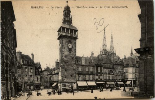 Moulins, La Place de l`Hotel-de-Ville et la Tour jaquemart