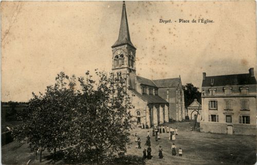 Doyet, Place de lÈglise