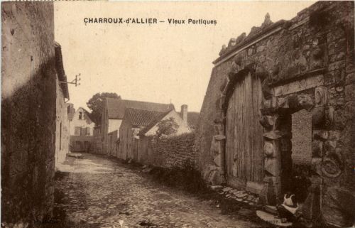 Charroux d Allier, Vieux Portiques