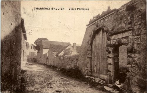 Charroux d Allier, Vieux Portiques