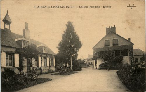 Ainay le Chateau, Colonie Familiale, Entree