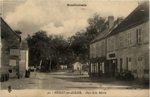 Bessay sur Allier, Place de la Mairie