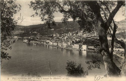 Villefranche-Sur-Mer, Vue a travers les Oliviers