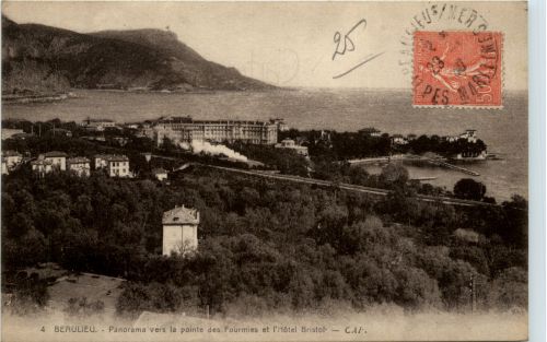 Beaulieu sur Mer, Panorama vers la pointe des Fourmies et l`Hotel Bristo