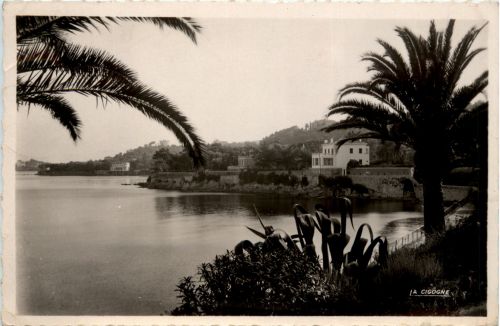 Beaulieu sur Mer, La baie des Fourmis et la promenade Maurice Rouvier