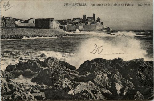 Antibes, Vue prise de la Pointe de lÌlette