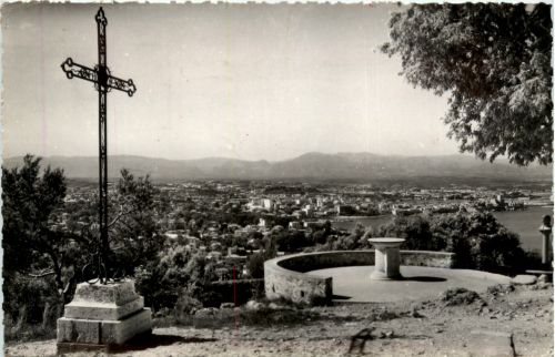 Antibes, Vue generale prise de la Garoupe - La Table dÒrientation