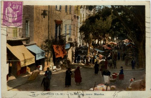 Antibes, La marche cours Massena