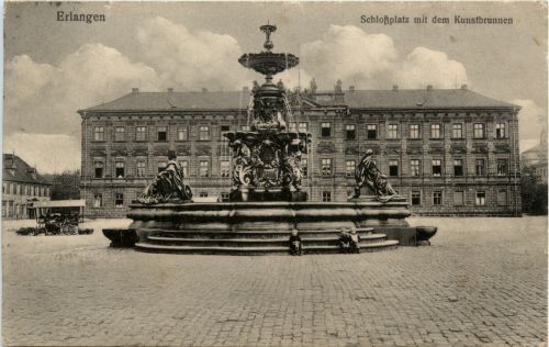 Erlangen, Schlossplatz mit dem Kunstbrunnen
