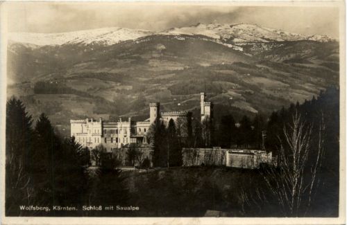 Wolfsberg, Kärnten, Schloss mit Saualpe