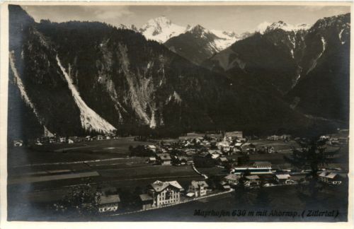Mayrhofen mit Ahorn