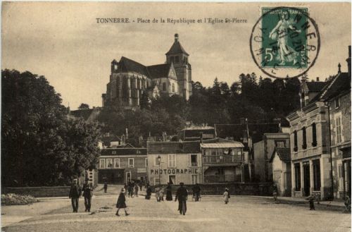 Tonnerre - Place de la Republique