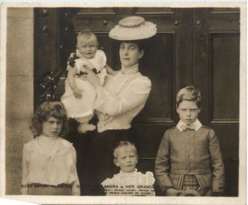 Queen Alexandra & her Grandchildren - Midget Post Card