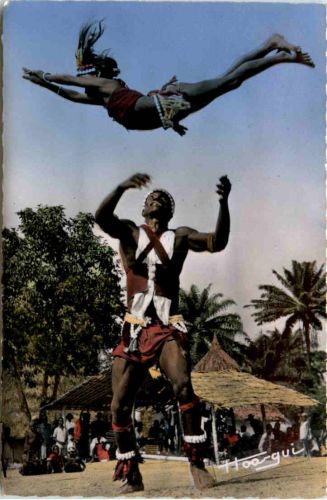 Africa - Danseurs acrobatiques