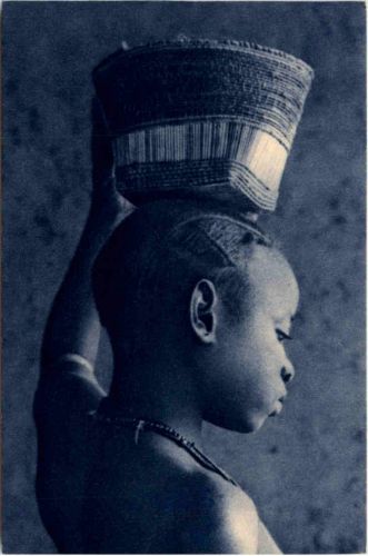 Jeune fille de Gatrongo en Haute Volta